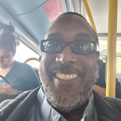 Photo 1: Hi, I'm Fabian! :-)