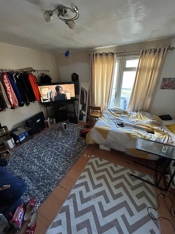 Photo 1: The room will be unfurnished. 