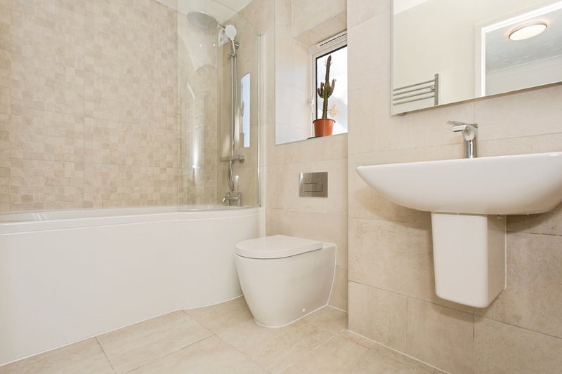 Photo 1: bathroom