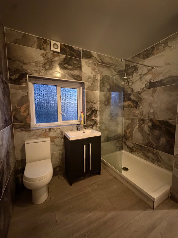 Photo 1: Shared bathroom 