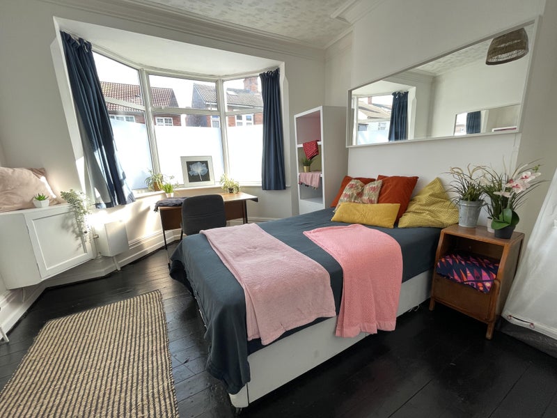 Photo 1: Downstairs bedroom