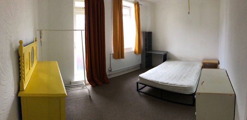 Photo 1: Bedroom 3 with Balcony & Garden Views