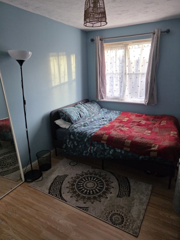 Photo 1: Double Bedroom