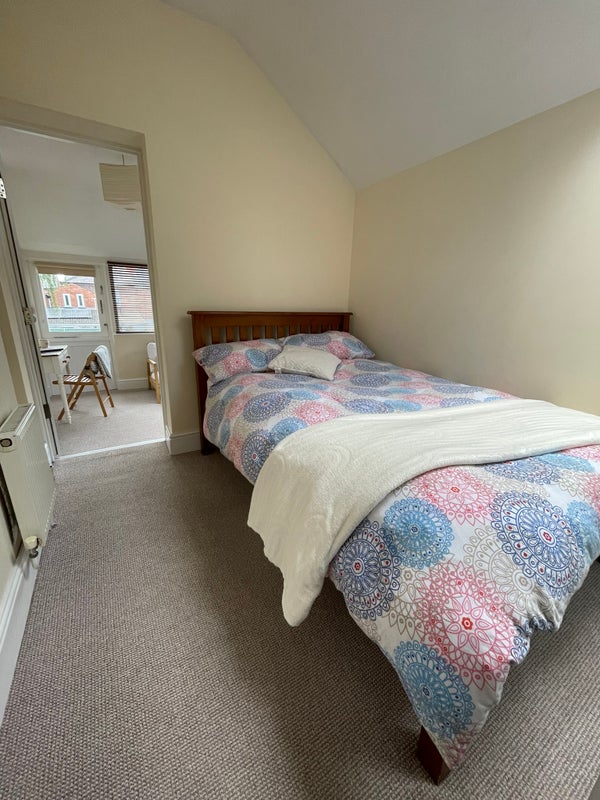 Photo 1: Available room - bedroom