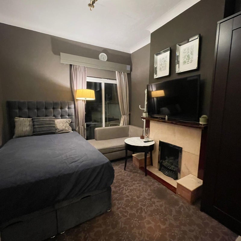 Photo 1: Single room