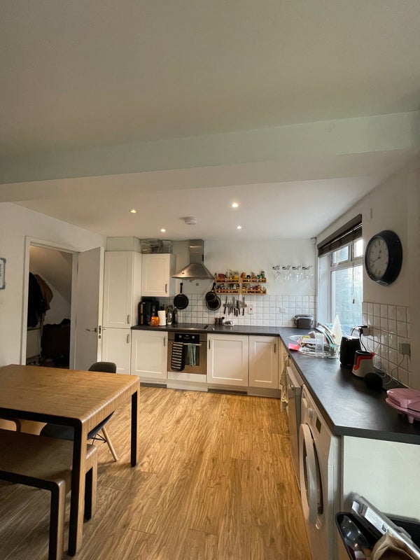 Photo 1: Spacious living room