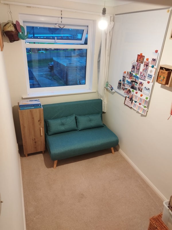 Photo 1: Optional extra room