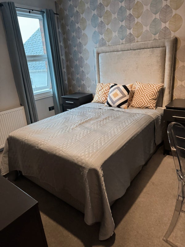 Photo 1: FF - En-suite Bedroom 2