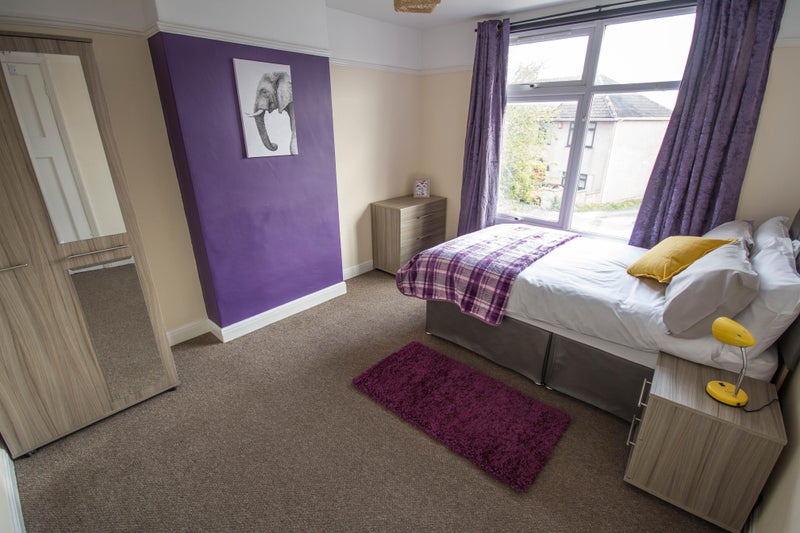 Photo 1: Purple Room @ £650pcm