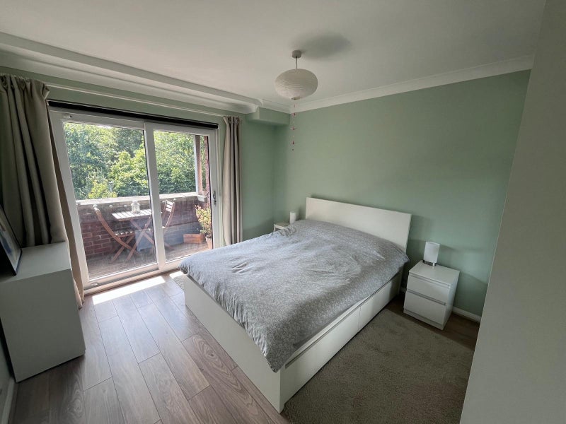 Photo 1: The room available 