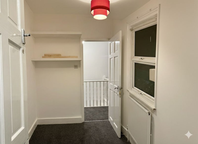 Photo 1: Single room, comes furnished