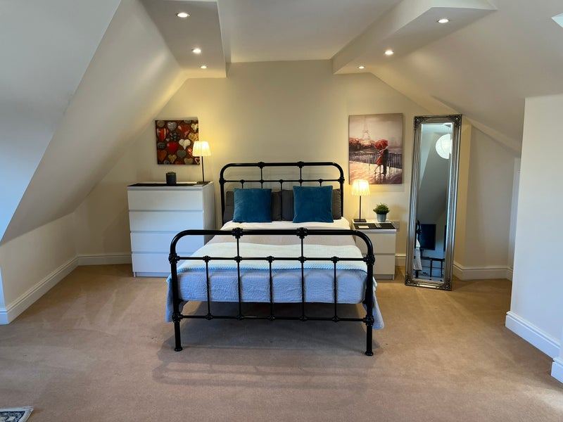 Photo 1: Room 1 en-suite for a single occupant 