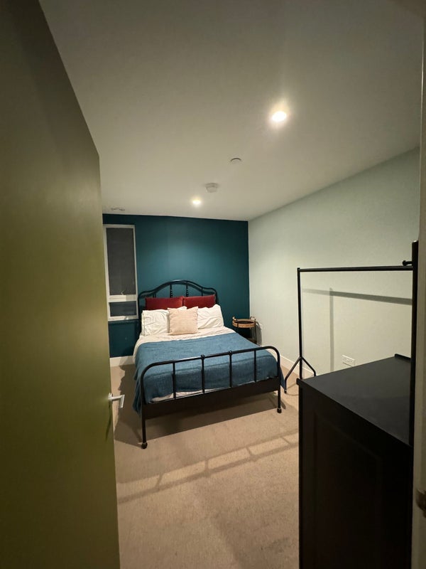 Photo 1: Bedroom- large