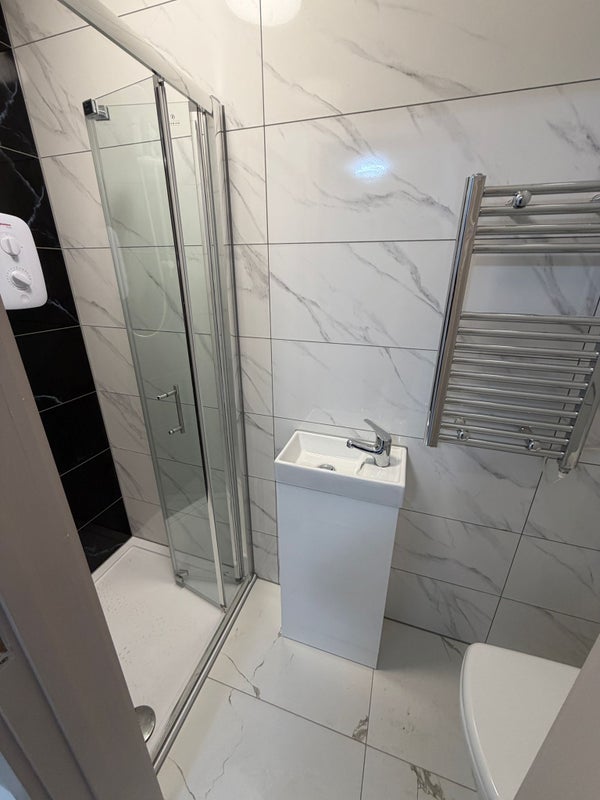 Photo 1: SHARED BATHROOM