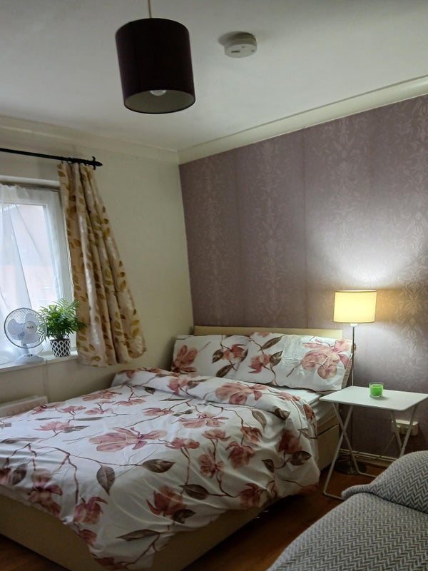 Photo 1: Double Rooms with sofa and desk. A Junior Doctor once lived in this room👌