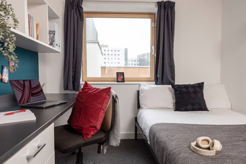 Photo 1: room view 1