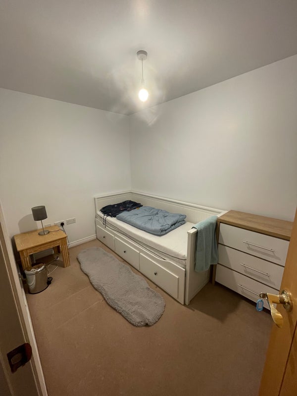 Photo 1: Single room 