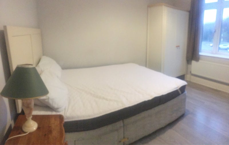 Photo 1: Lovely bright kingsize room