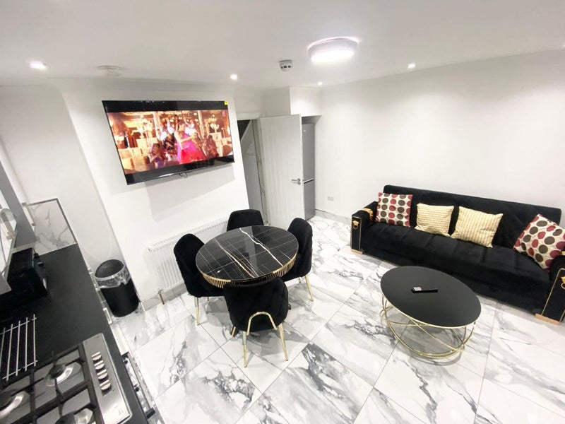 Photo 1: PREMIUM ENSUITE DOUBLE ROOMS