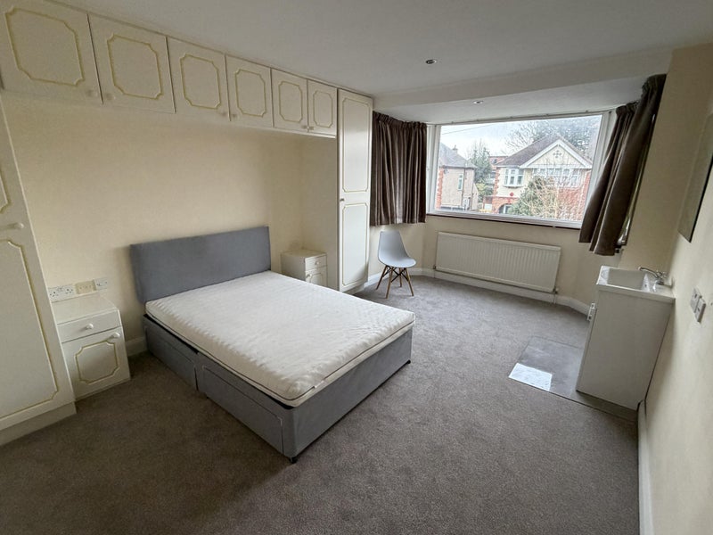 Photo 1: Double Room £900
