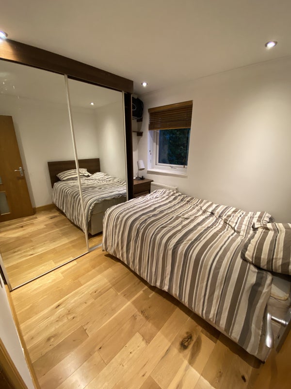 Photo 1: Single room