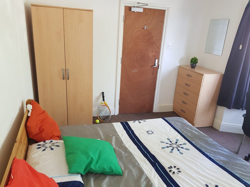 Photo 1: Room 5 Double