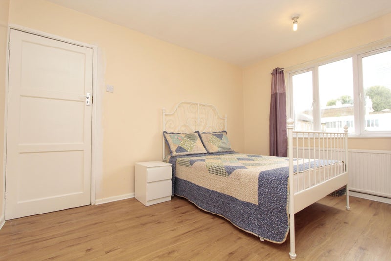 Photo 1: Room 2: £225 per week - Double room single use - £975 per month