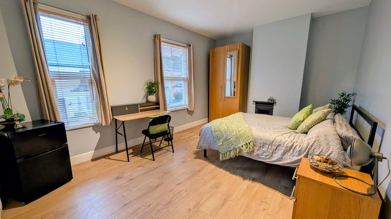 Photo 1: Large laminated room with double bed and fridge freezer