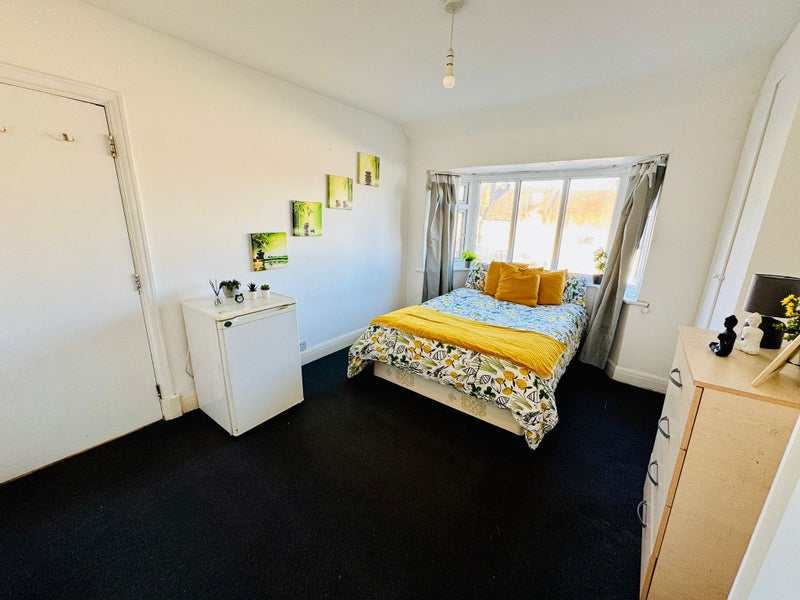 Photo 1: 💷 Double room (suitable for couples) -  £900/month – available now 							