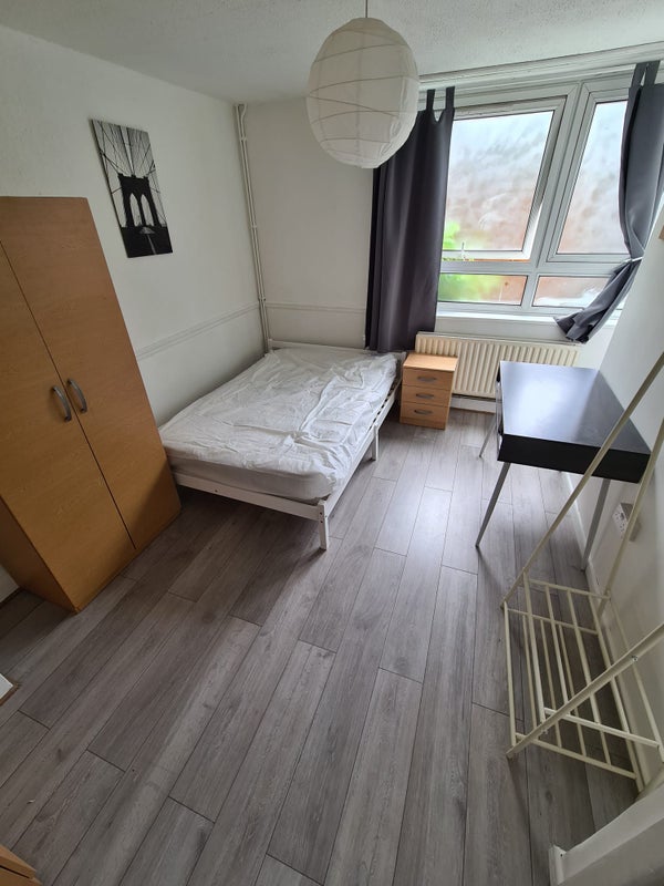 Photo 1: Room 1- £720 Available 01/02/2026