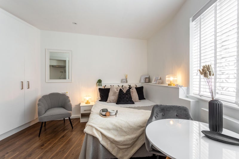 Photo 1: Modern, quiet and private living space 