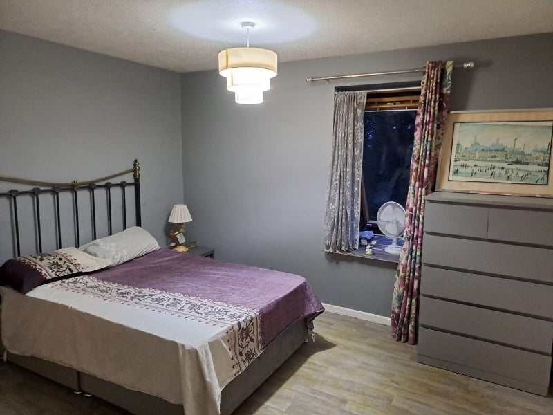 Photo 1: Double bed room