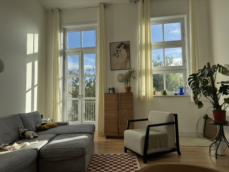 Photo 1: Living Room 