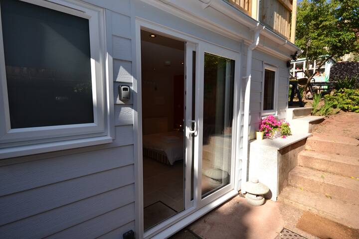 Photo 1: Private access