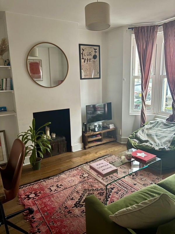 Photo 1: living room