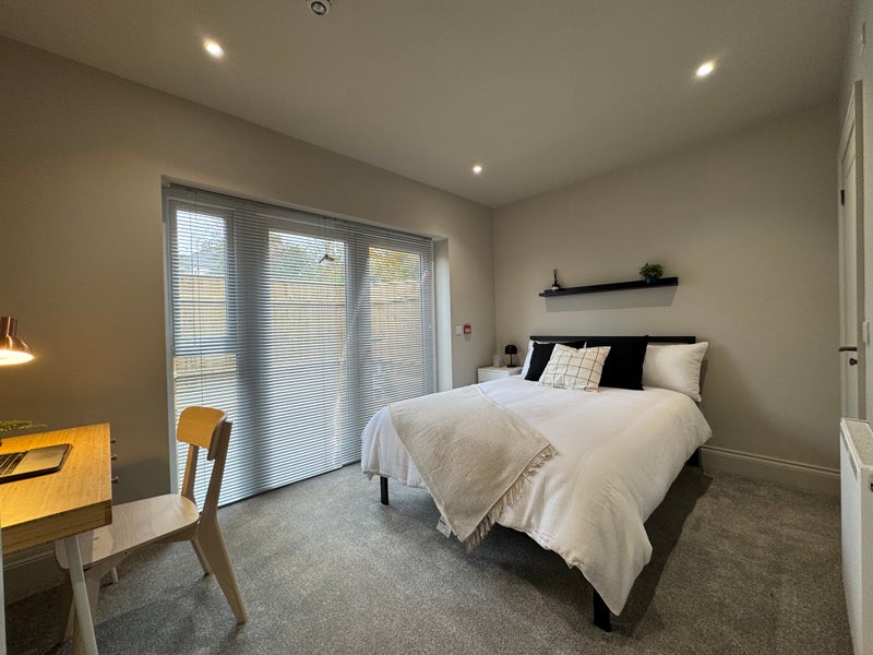 Photo 1: Extra large bedroom