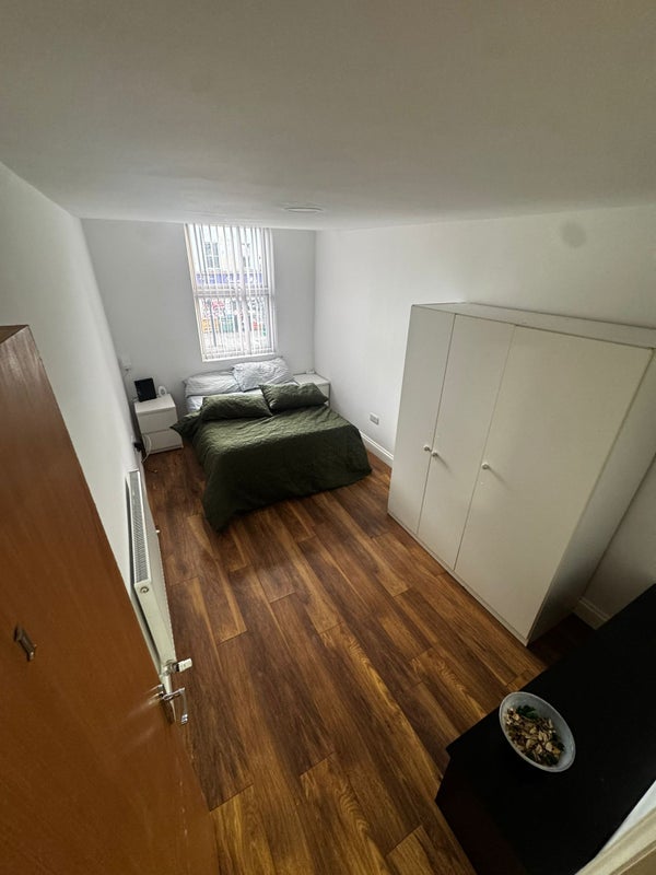 Photo 1: Rom 1 downstairs