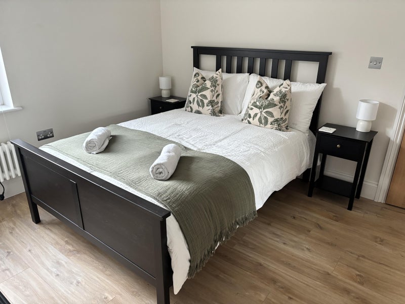 Photo 1: Double Bedroom