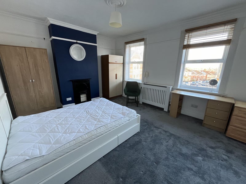 Photo 1: Master room £650