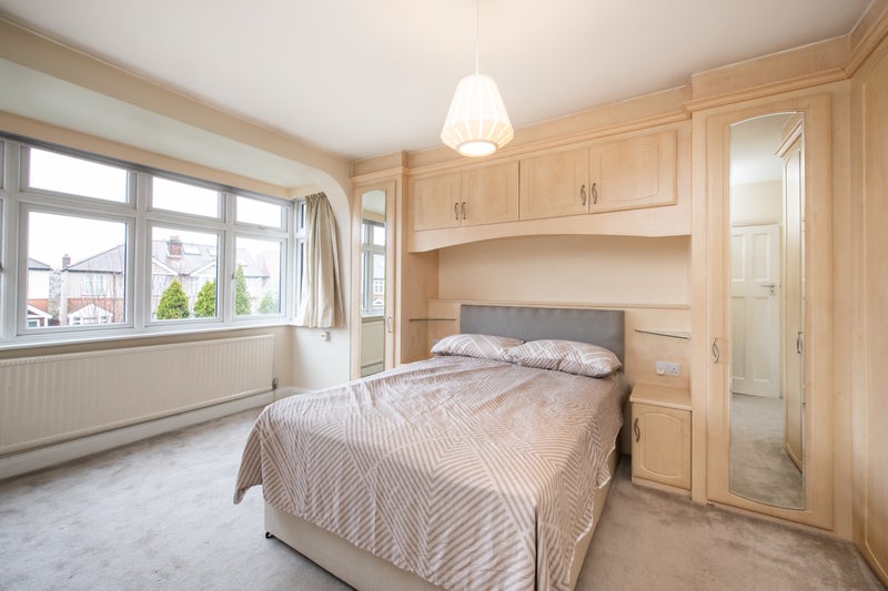 Photo 1: Massive room £799