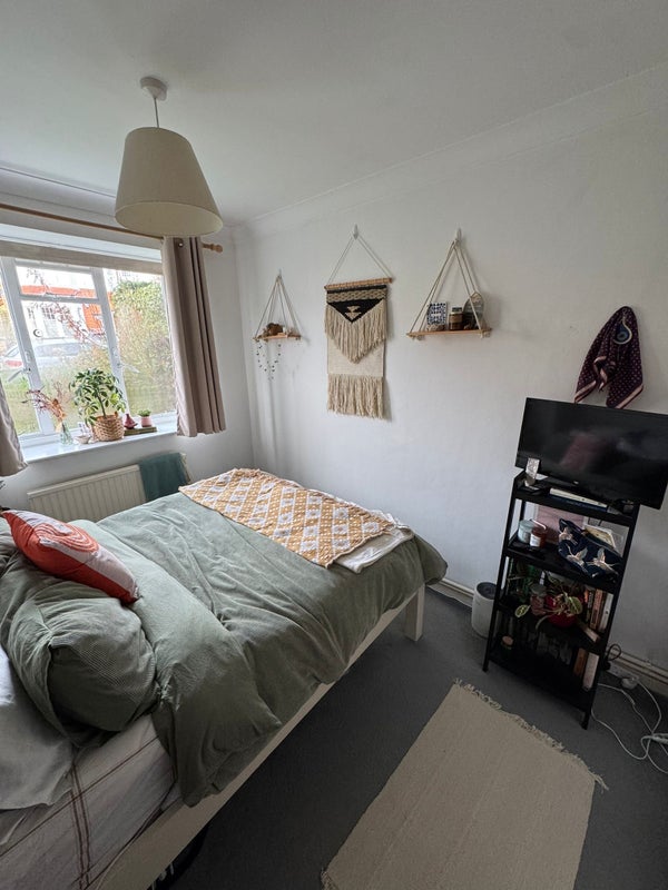 Photo 1: Bedroom available with built in wardrobe