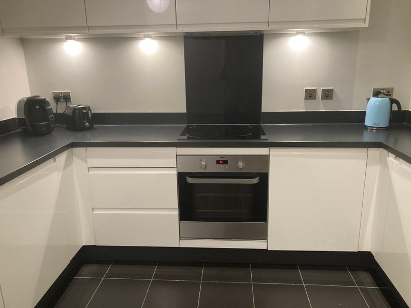 Photo 1: fully equipped kitchen