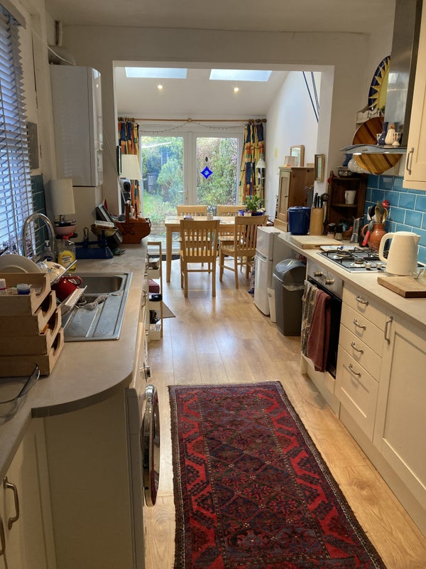 Photo 1: Kitchen/dining room