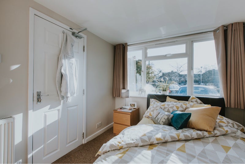 Photo 1: Room 5 - Ground floor room with ensuite bathroom