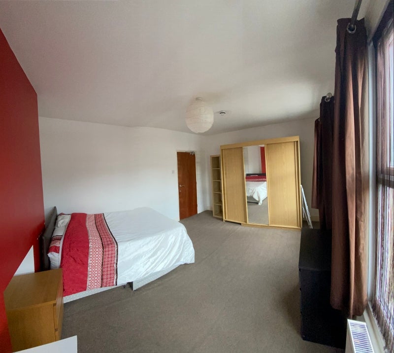 Photo 1: Large double bedroom available - 10th Feb
