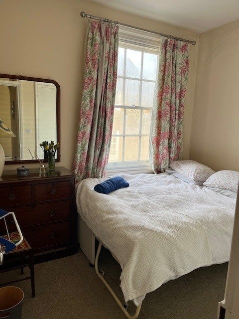 Photo 1: room for rent as single occupancy