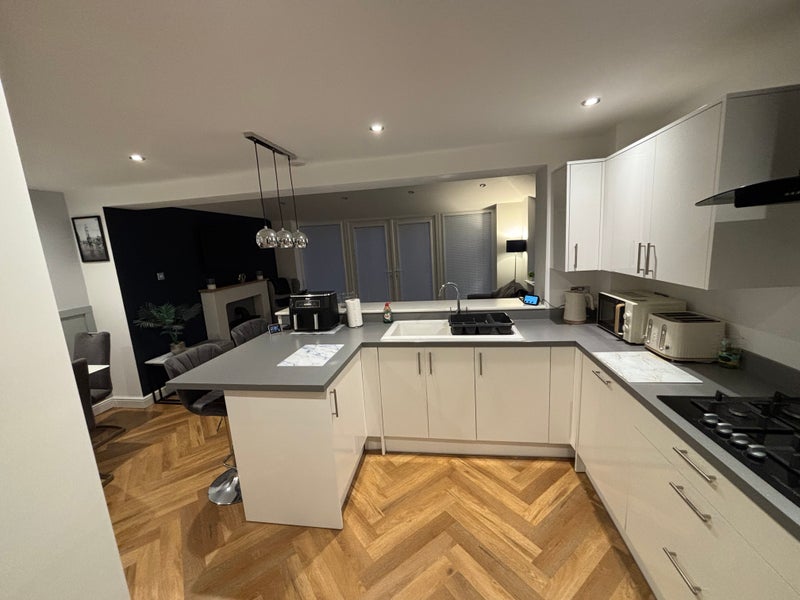 Photo 1: Kitchen diner 