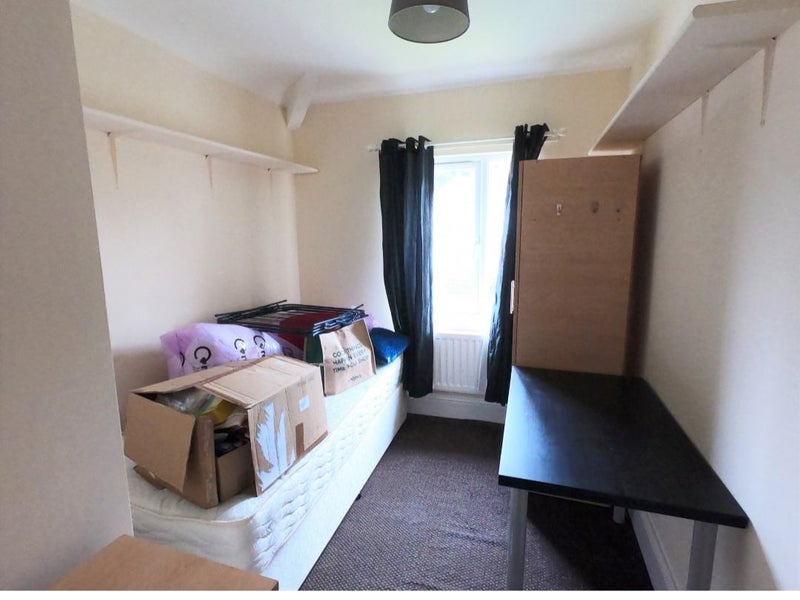 Photo 1: Your room (boxes not included)