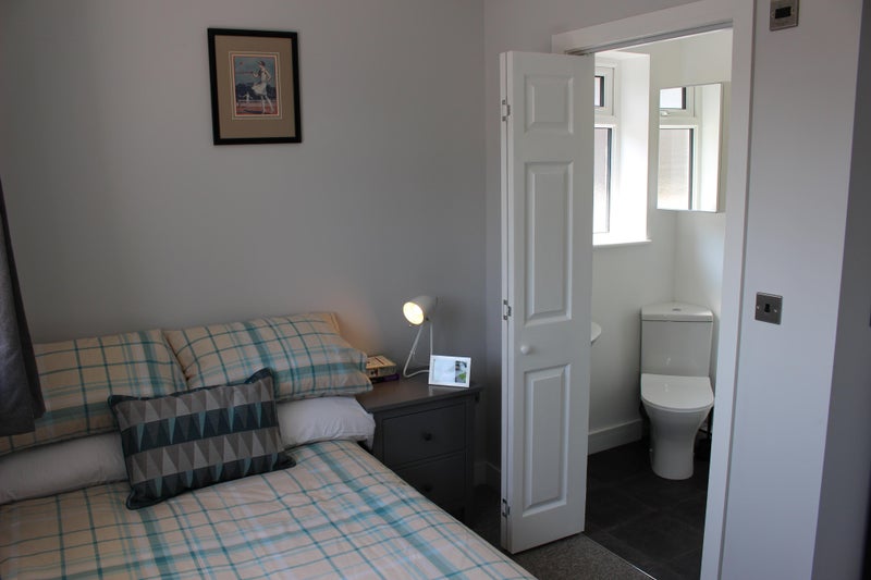 Photo 1: Double with en-suite