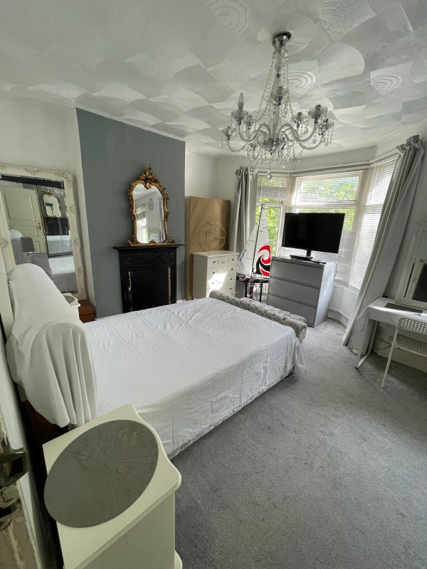 Photo 1: Triple room